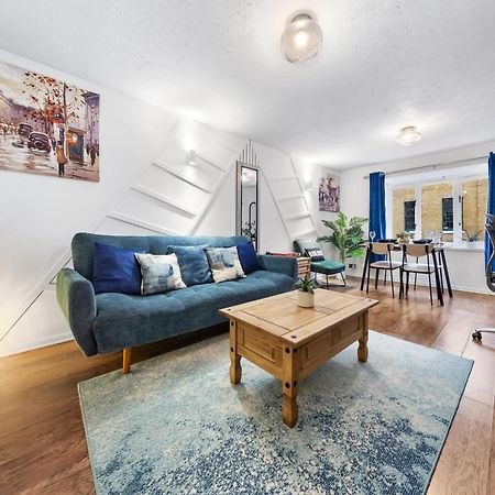 Quirky Canary 2Bed, Free Parking, Smart Tv & Games 런던 외부 사진